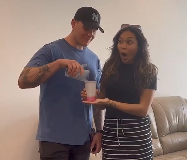 Gender Reveal Magic Colour Changing Cup to Pink or Blue when filled with cold water